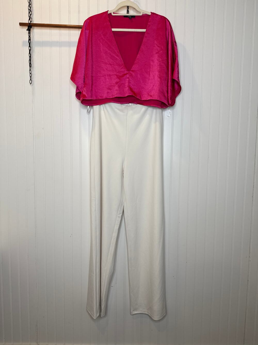 NWOT Lulus Pink V-Neck Blouse & White Wide Leg Stretchy Pants Bundle of 2 Sz XL